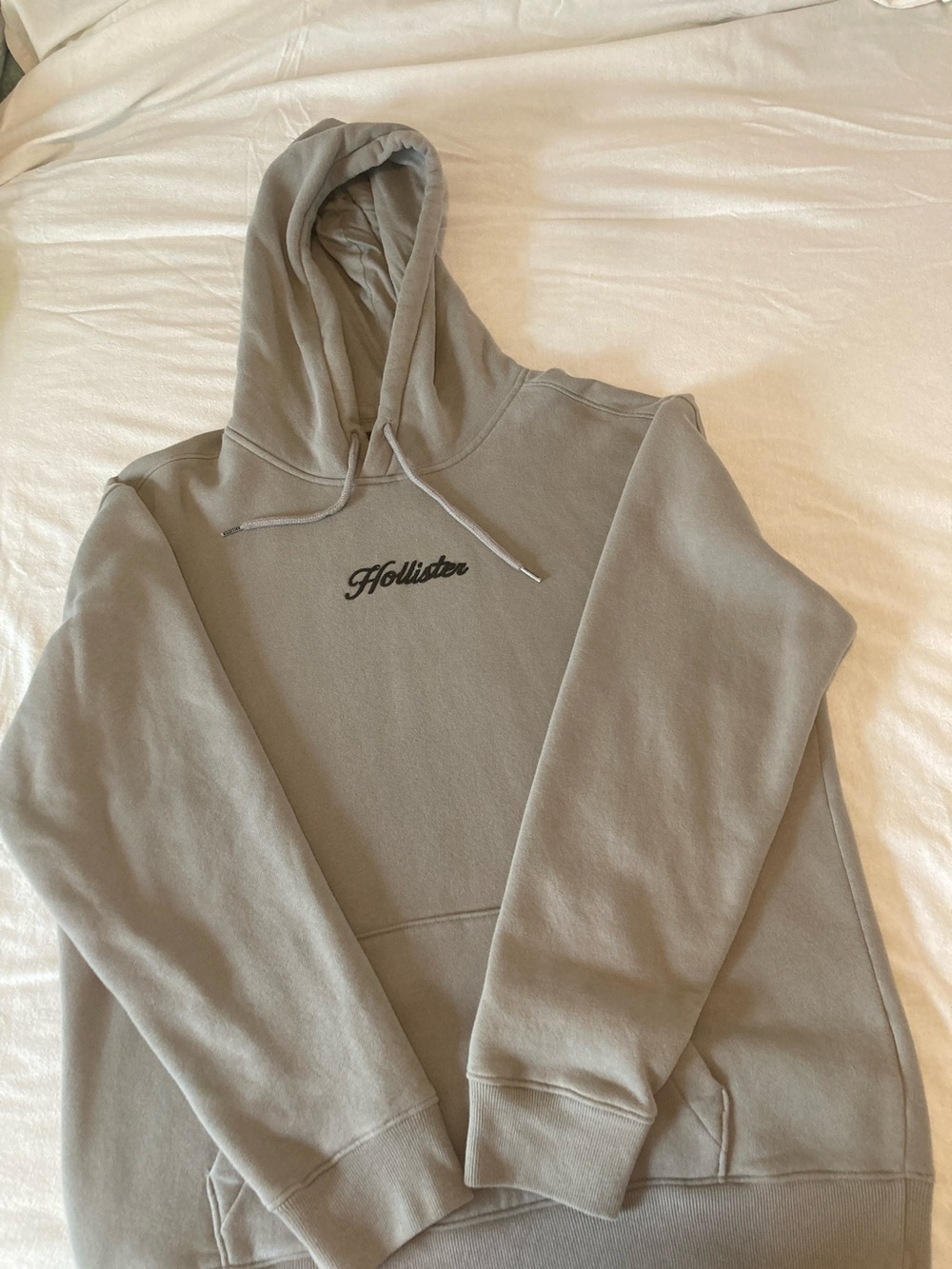 Hollister Men's Light Gray Crewneck Hoodie Sweater